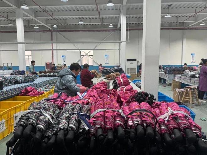 新鄉(xiāng)縣農(nóng)村致富探索路 小傘撐起大產(chǎn)業(yè)，戶外用品銷售拓寬增收渠道